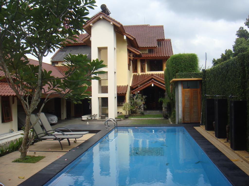 D Ajenk Boutique Guesthouse Kejayan ภายนอก รูปภาพ